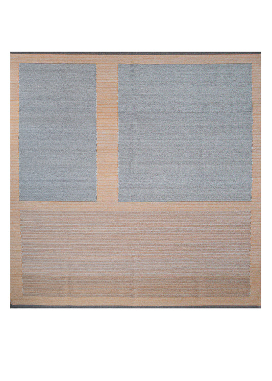 TAPETE CON CUADROS EN COLOR NARANJA Y CAFE